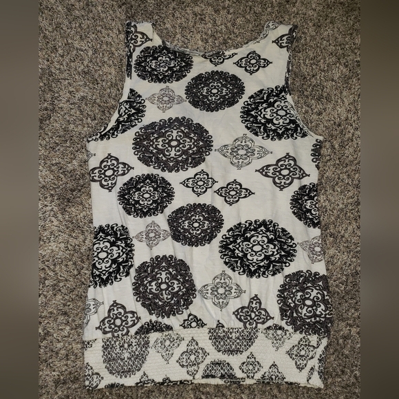 prAna| Sleeveless Tank Top with Mandala Patterns - Picture 4 of 4